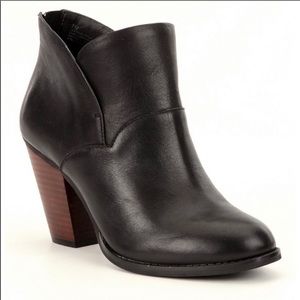 Gianni Bini Top Tier black booties